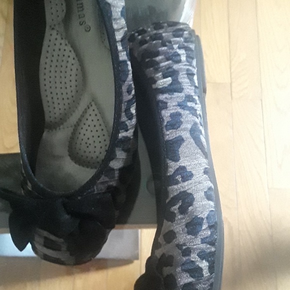 Sleek Flats - Picture 3 of 6